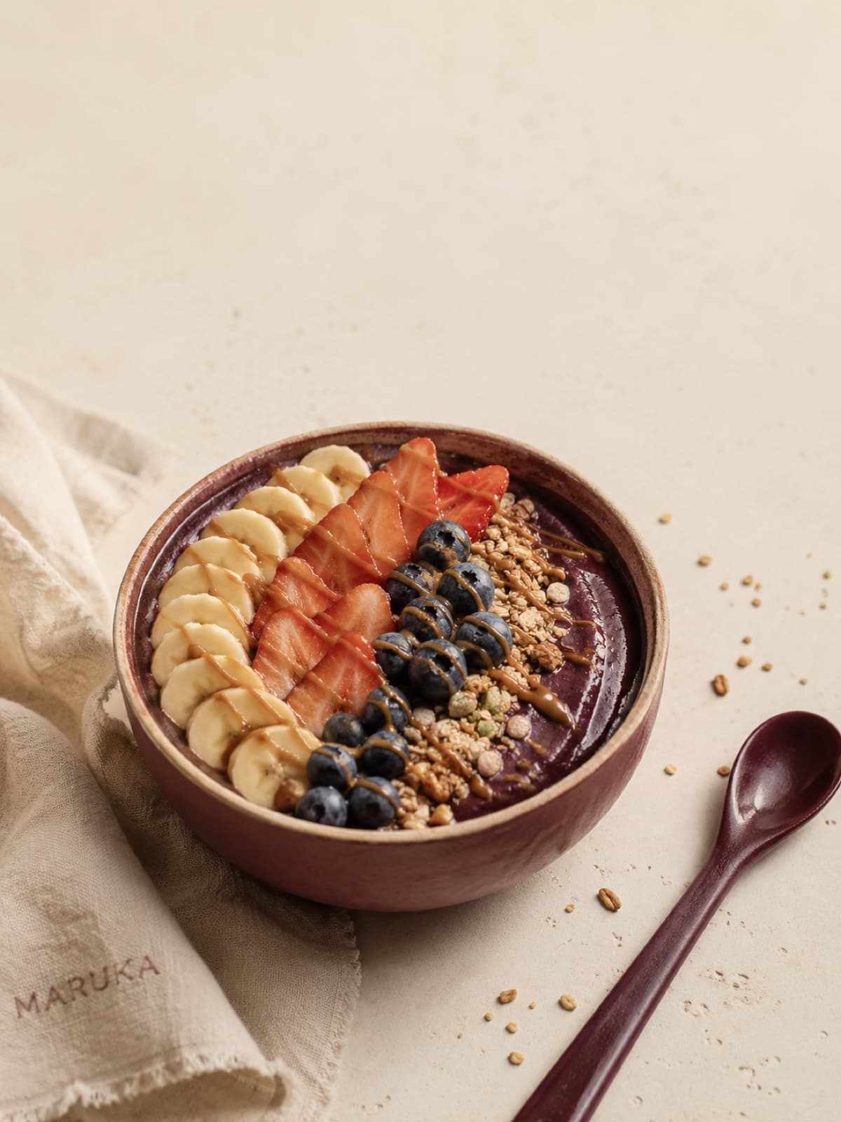 Bowl de açaí Maruka con fruta fresca y granola
