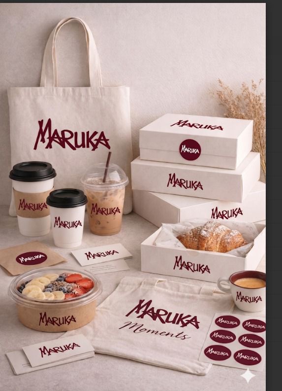 Packaging y producto Maruka — bolsas, cajas, café para llevar, açaí bowl, tote bag Moments
